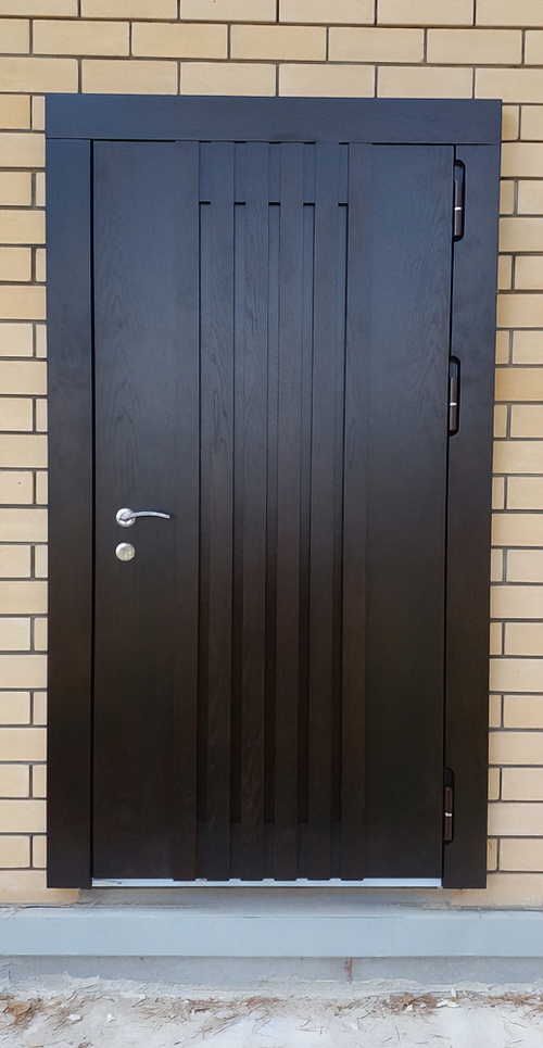 Наружная дверь с рейками Наружная дверь с рейками